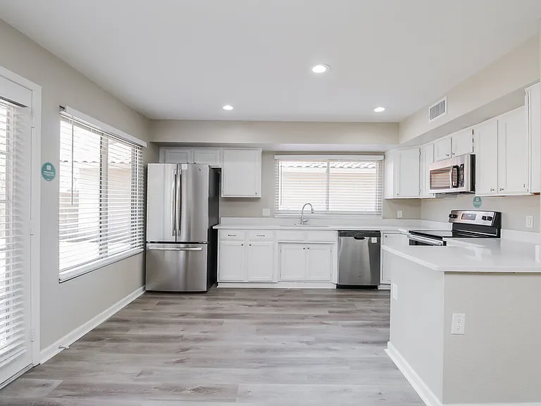 5330 E Fairfield St — Photo 7