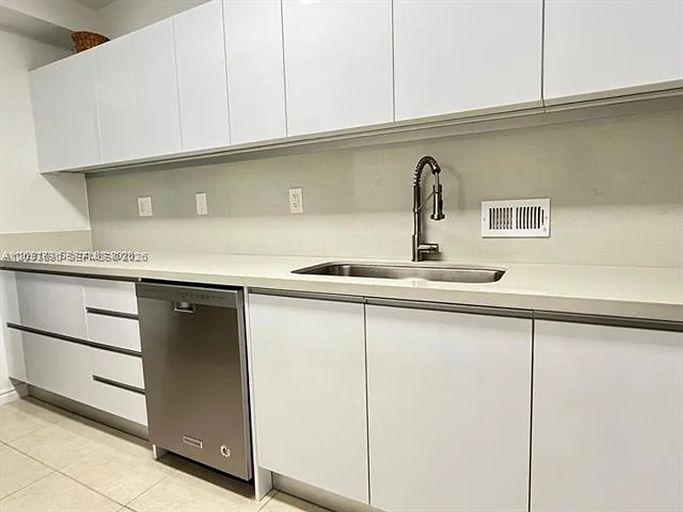 10185 Collins Avenue Cu #1103 — Photo 13