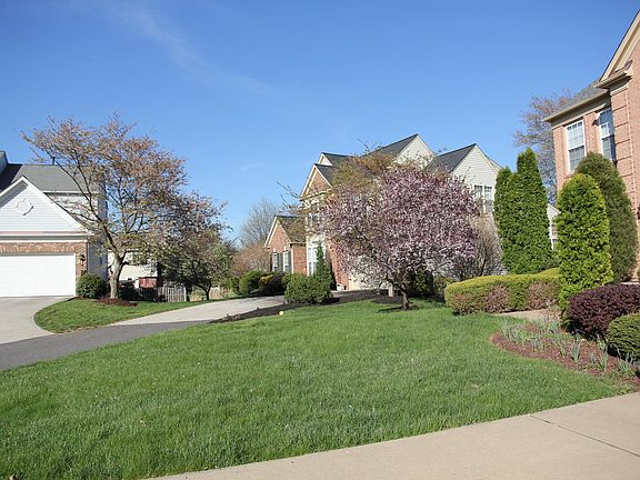 Home on a private drive on cul-de-sac
