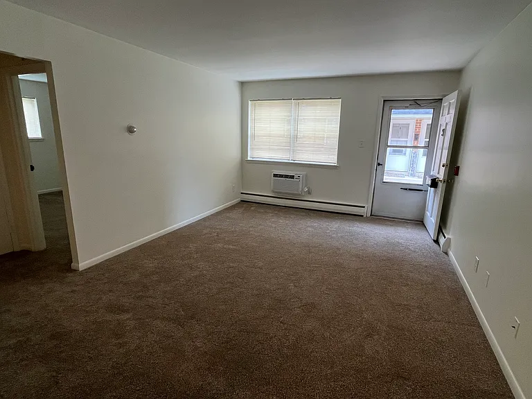 330 William St #B — Photo 2