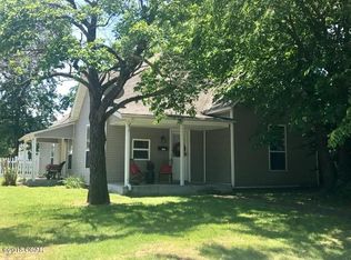 1102 W Austin St, Webb City, MO 64870