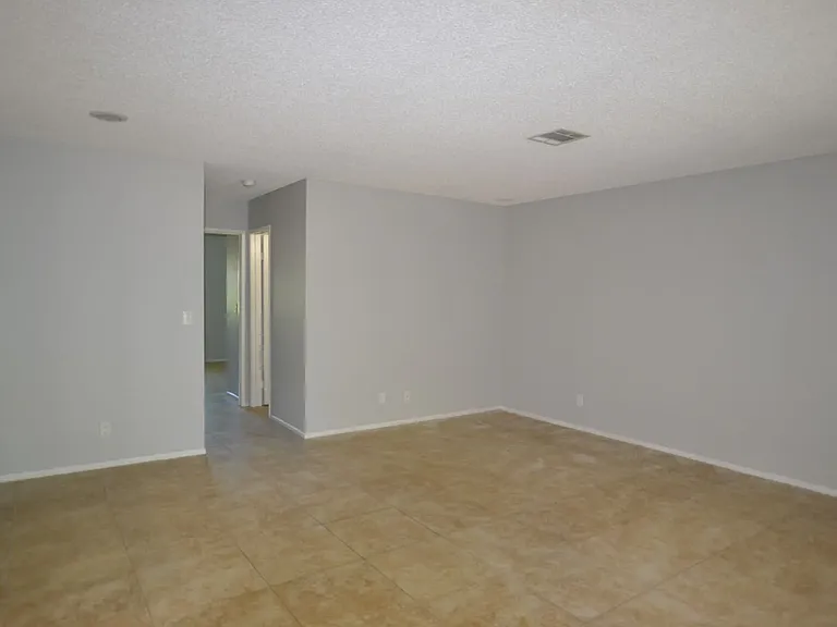 Parkwood Apartments — Photo 6