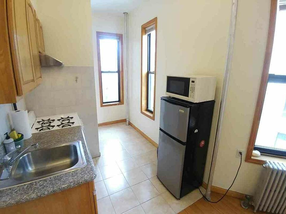 1st image of 44 Henry St APT 11