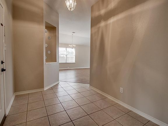 3rd image of 2501 Chapel Hill Dr