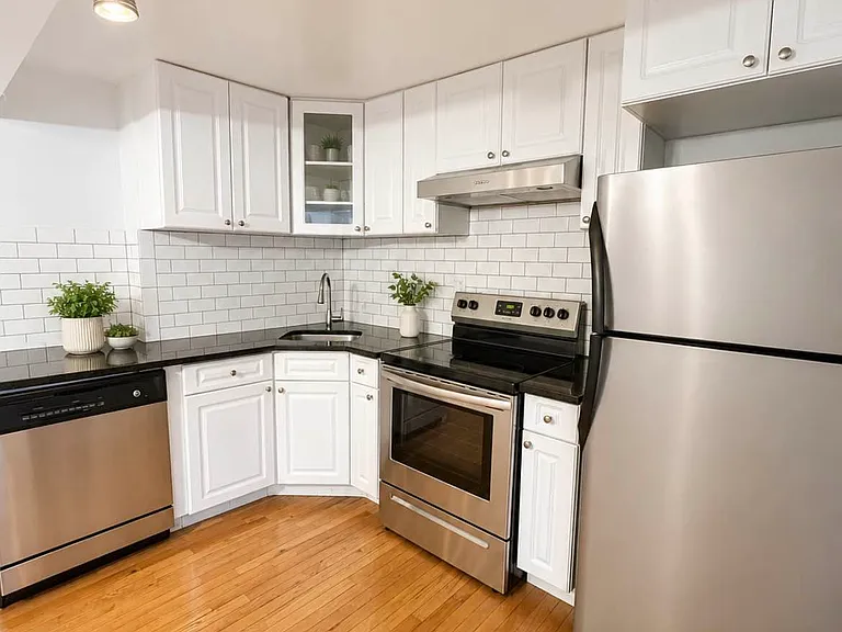 11 Maiden Ln #2C — Photo 2