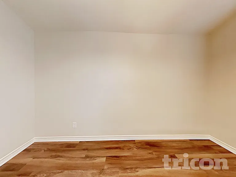 6214 Falsetto Voice — Photo 12