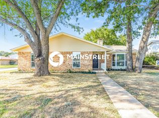 1137 Wood Heights Dr, Lewisville, TX 75067
