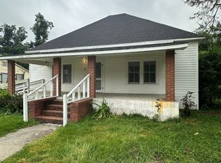 38 Pine St, Hazlehurst, GA 31539