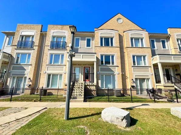 60 Fairwood Cir #136, Brampton, ON L6R 0Y6