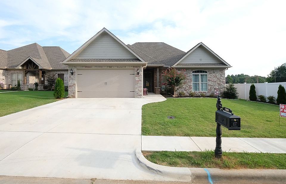 1st image of 209 Rolling Brook Dr
