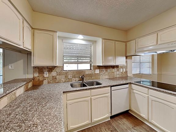 4th image of 8219 Bayou Forest Dr