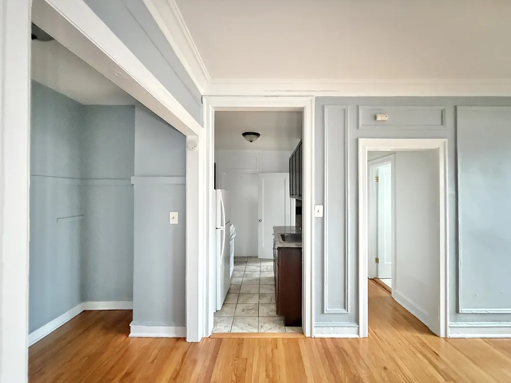 Appealing 1 Bed, 1 Bath at Estes + Glenwood (Rogers Park) — Photo 2