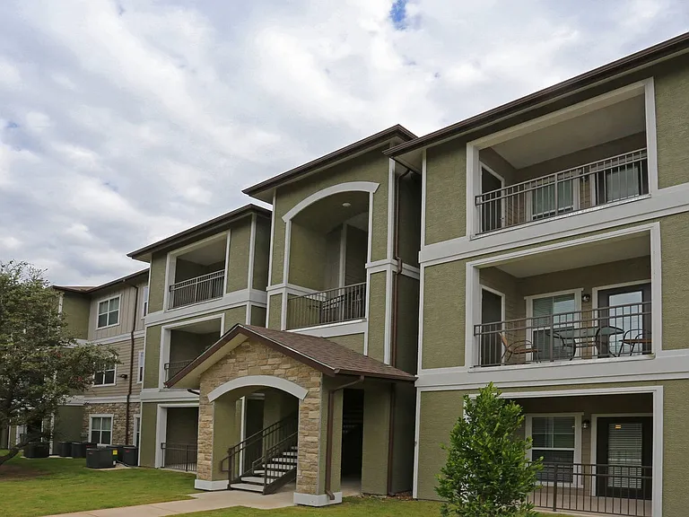 Paso Fino Apartment Homes — Photo 8