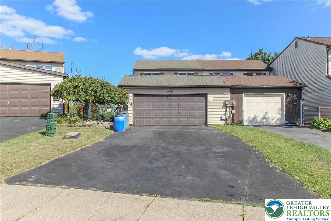 4 bed, 1.5 bath, 1439 sqft, $2,450 — Photo 1