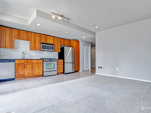 4th image of 76 Cedar Street #710