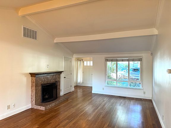 4th image of 15586 Gardenia Way