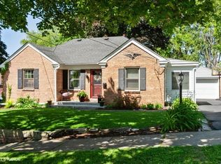446 S Hine Ave, Waukesha, WI 53188
