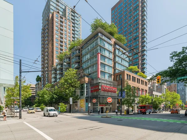 788 Richards St #2206, Vancouver, BC V6B 0C7