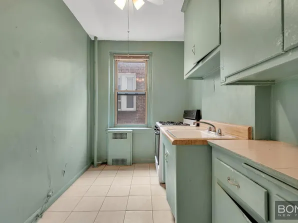 3321 Bruckner Boulevard image 5 of 6