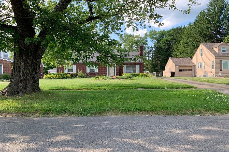 1st image of 80 Woodview Ave