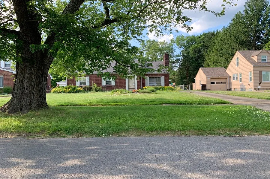 80 Woodview Ave photo 1