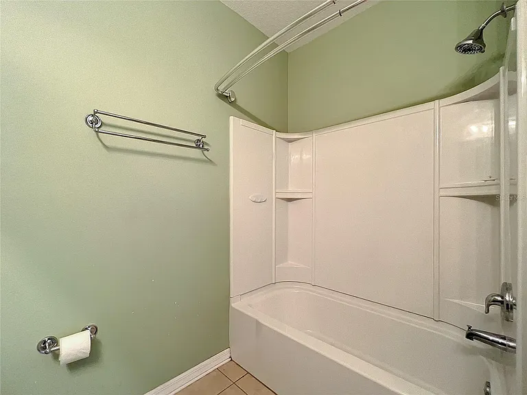 2572 Limerick Cir — Photo 30