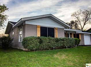 1703 Bonham Dr, Victoria, TX 77901