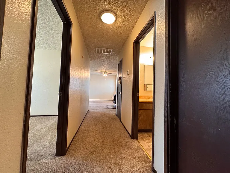 470-725 Reservoir Way — Photo 9