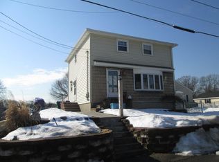 36 Halley Rd, Lowell, MA 01854