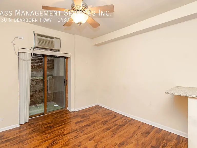 1430 N Dearborn Pkwy — Photo 60