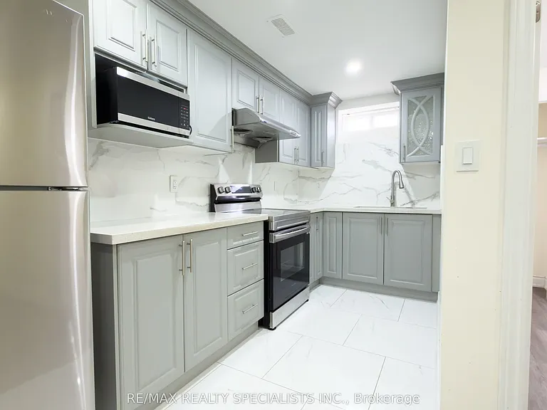 602 Queen Mary Dr #LOWER — Photo 2