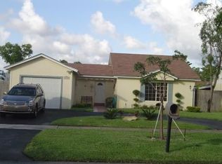 19597 NW 62nd Ave, Hialeah, FL 33015