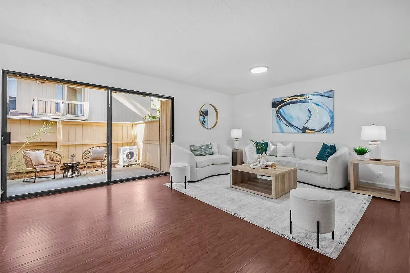 2 bed, 956 sqft, $3,200 — Photo 1