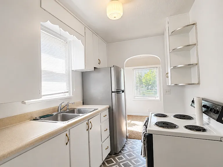 1037 E Lander St #UPPER — Photo 11