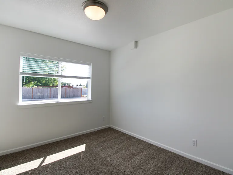 1902 SE Hankel St #14 — Photo 14