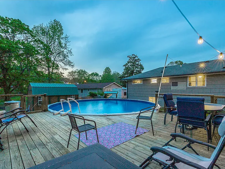 3660 Phelps St — Photo 3