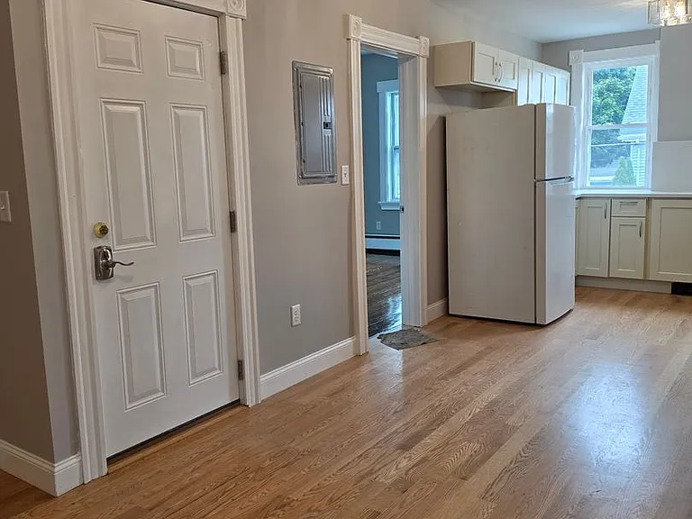 17 Warren St — Photo 5