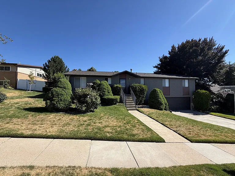 286 Paulette Way — Photo 3