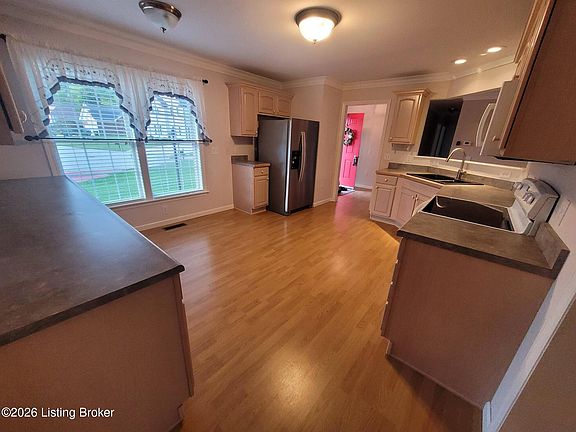 3rd image of 12 Valleywood Ct