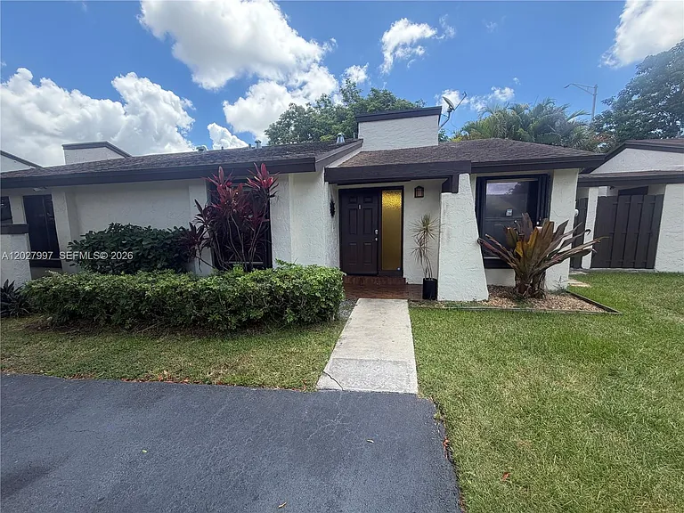7105 SW 127th Ct #7105 — Photo 3