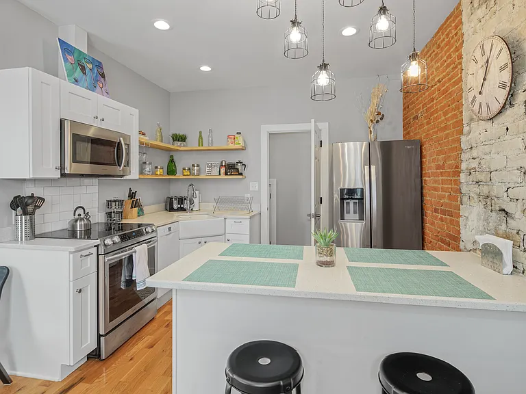 2049 E Hagert St #UPSTAIRS — Photo 24