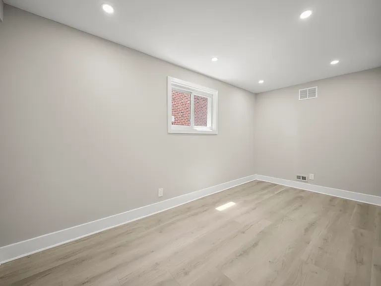 1630 Benson St #1 — Photo 12