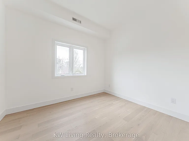 712 Eglinton Ave E — Photo 29