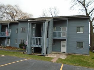 536 N Cogswell Dr APT 7, Silver Lake, WI