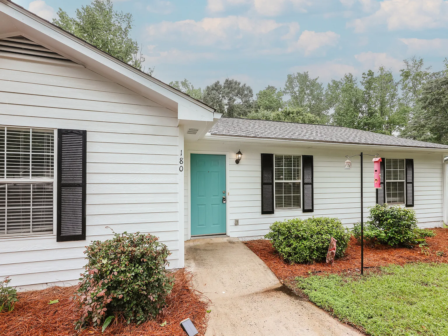 3 bed, 1390 sqft, $1,900 — Photo 2