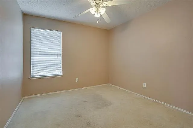 Building Photo - 553 Continental Dr