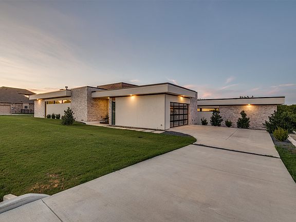 3rd image of 3120 Sanctuary Dr