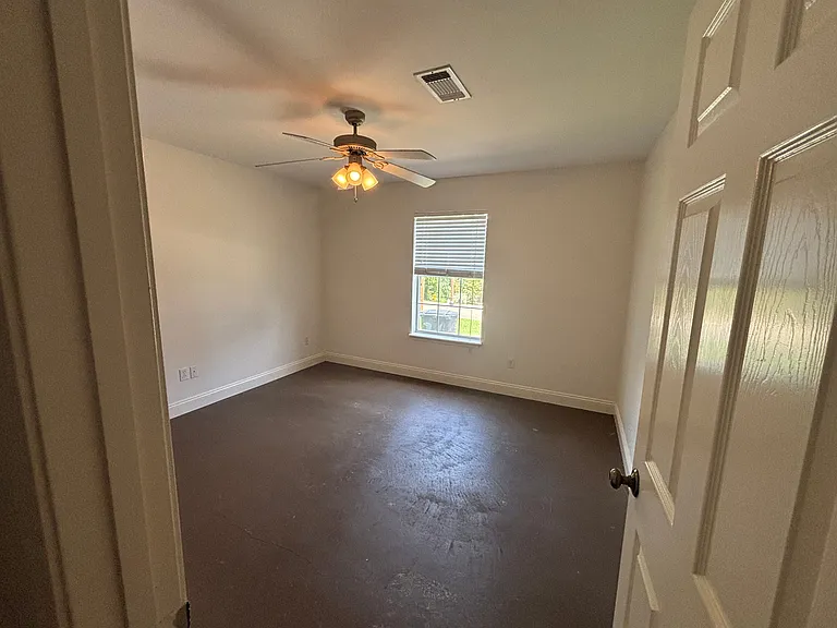 907 Arnold St — Photo 10