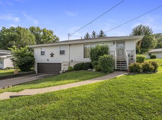 2126 Bidwell Rd, Muscatine, IA 52761