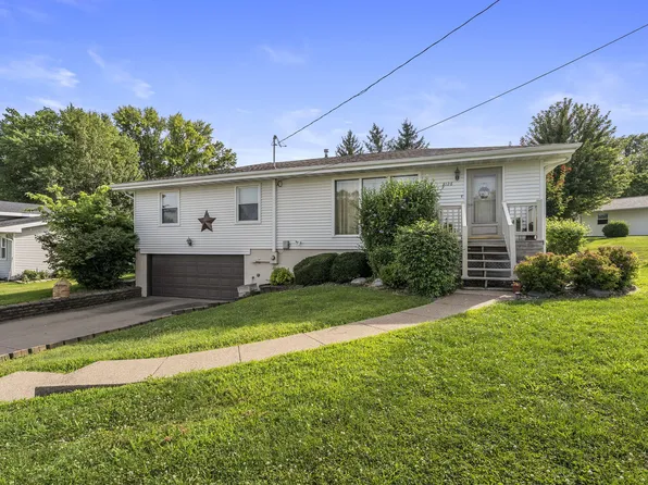 2126 Bidwell Rd, Muscatine, IA 52761